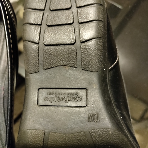 Pre-Loved pair of Black Loafers - Picture 2 of 4